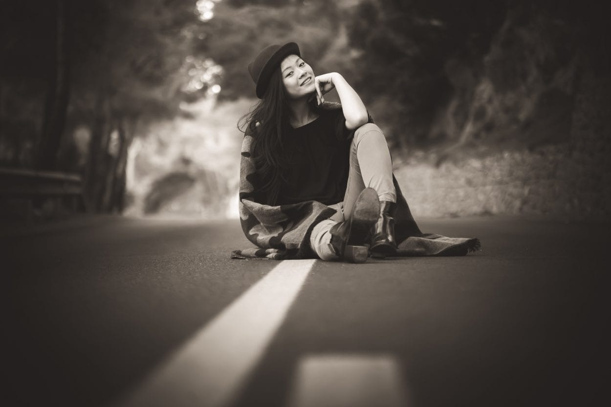 Fotografía a Sherry en el asfalto